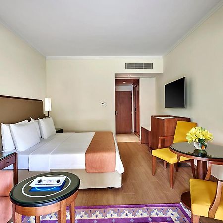 Trident Agra Hotel Агра Екстериор снимка